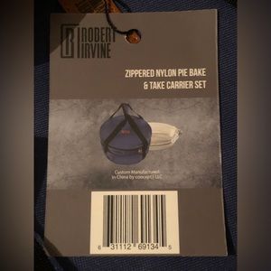 Zippered nylon pie bake and take carrier set